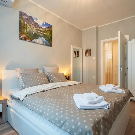 Comfy With Location Apartment *
