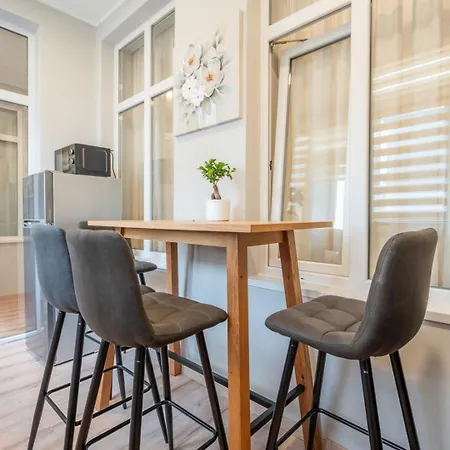 Comfy With Location Apartment *