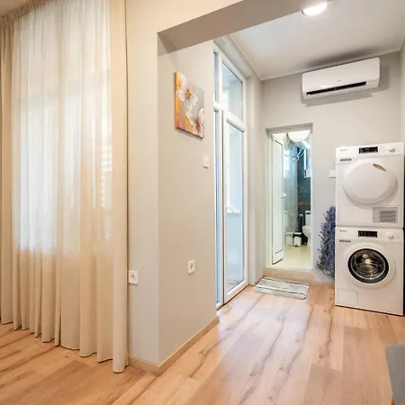 Comfy With Location Apartment *